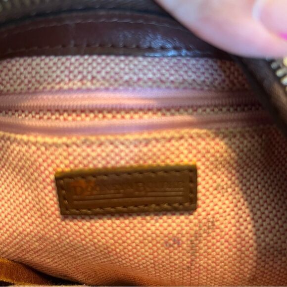 Dooney and Bourke beige leather shoulder bag - Picture 2 of 4